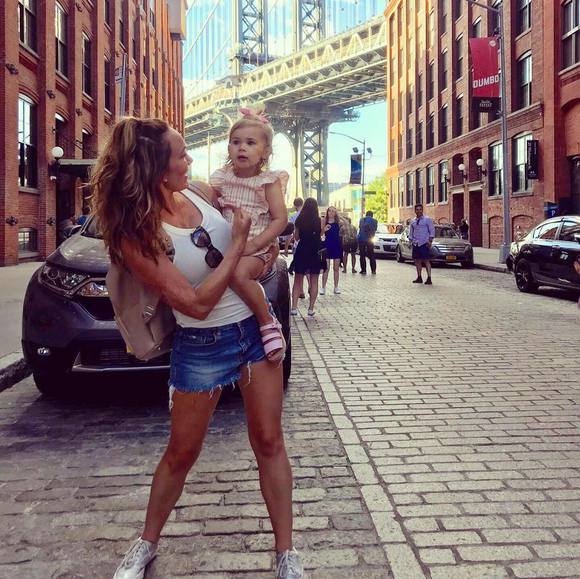 Meet your Posher, Acacia - Picture 1 of 1